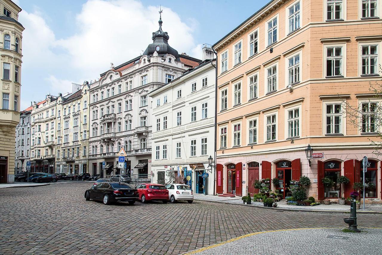 Charming In Famous Area Apartment *